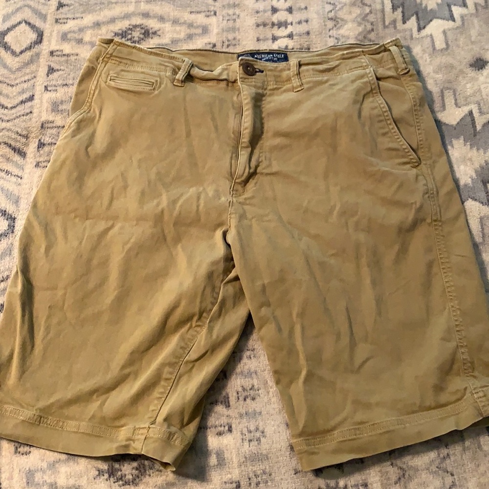 Men’s AE Khaki shorts